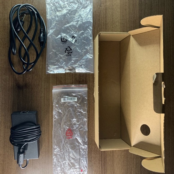 MSI Sword 17 A11UD-428 17.3” Gaming Laptop Computer Platinum Collection - White - Picture 9 of 9